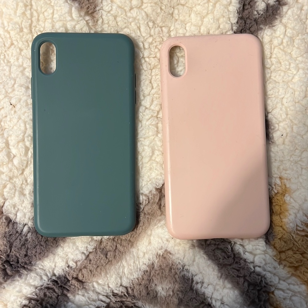2 iphone XS Max phone cases